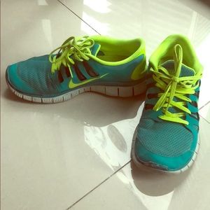 Nike sz 9.5 FREE 5.0 green/yellow running shoes